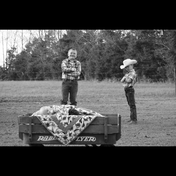 Meet your Posher, Tiffany - Picture 3 of 5